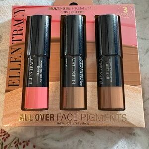 Ellen Tracy all over face pigments